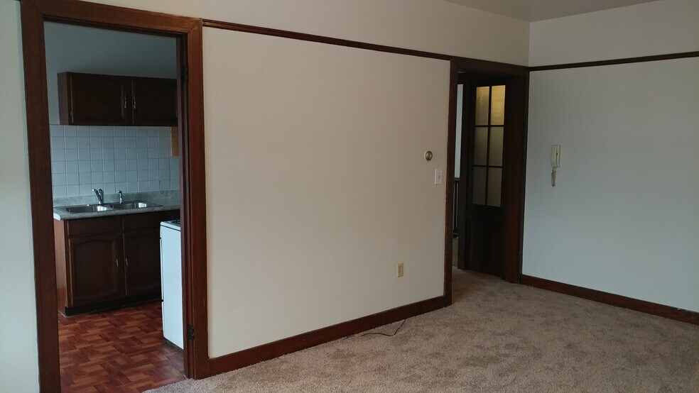 Building Photo - 543 Cass St