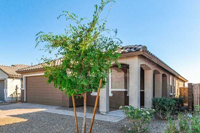 Building Photo - 19725 W Rancho Dr