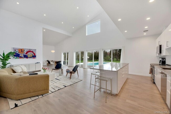 Building Photo - 420 Old Farm Rd