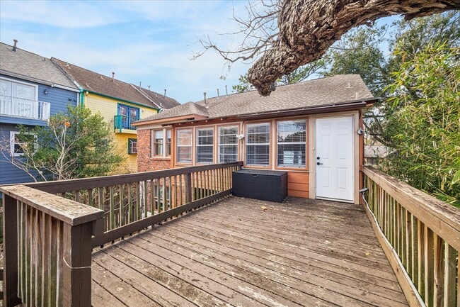 Building Photo - 2408 White Oak Dr