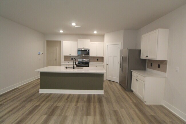 Building Photo - Modern 4BR Home in Reserve at Brookhaven with Quartz Kitchen, Smart Home Features & Open Floor Plan