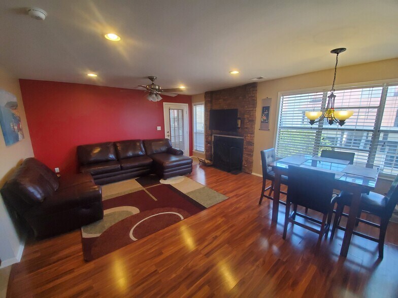 Building Photo - 452 Tournament Dr