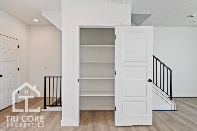 Building Photo - PROMOTION- FREE pet rent and FREE Pet Deposit (Up to 2 Pets)+ $500 Credit towards HOAs  1 MONTH F...