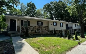 Building Photo - Oak Tree Apartments