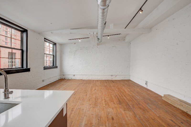 Building Photo - 1851 N Howard St