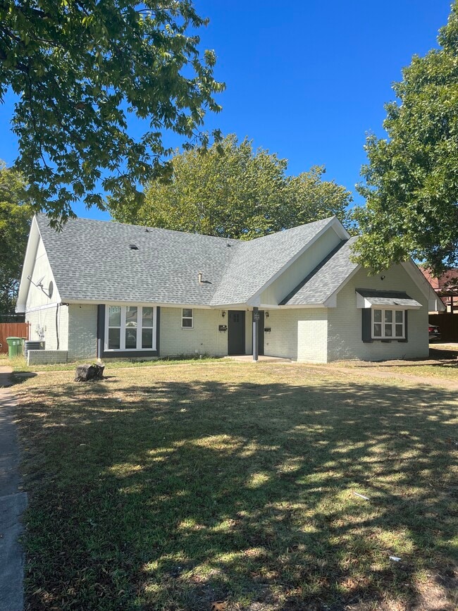 Building Photo - 404 Carter Dr