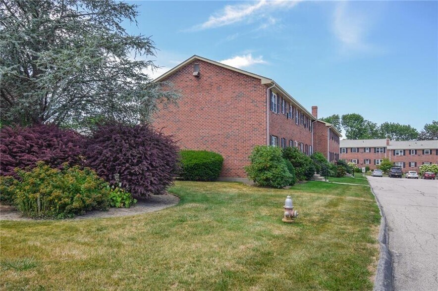 Building Photo - 70 Carroll Ave