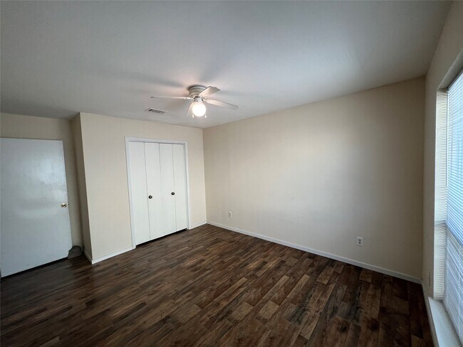 Building Photo - 6630 Trigate Dr