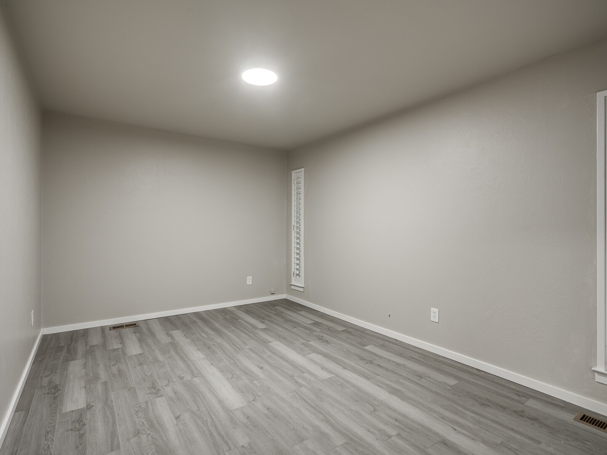 Building Photo - 12136 Thorn Ridge Rd