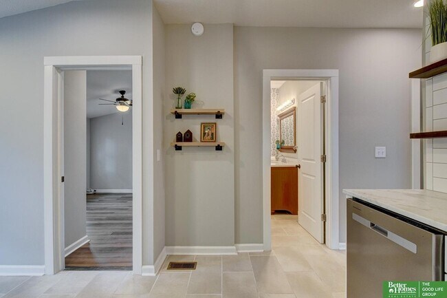 Building Photo - 6519 Parker St