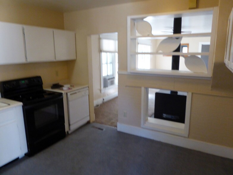 Building Photo - 1302 S Overland Trail