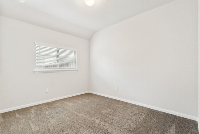 Building Photo - 2033 Market Trl