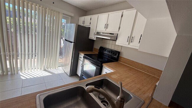 Building Photo - 3200 NW 5th Terrace