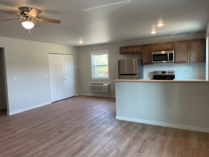 Building Photo - 1040 W 2nd St Ext