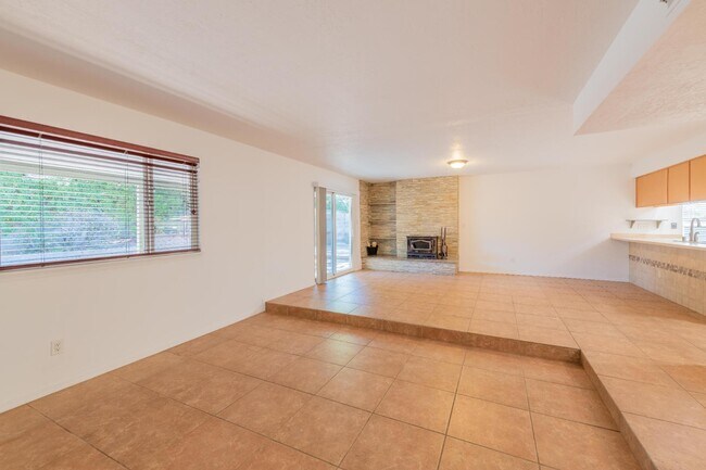 Building Photo - 7113 Welton Dr NE