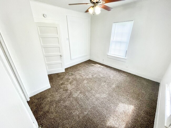 Building Photo - 1491 Brockman St