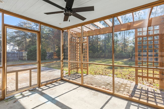 Building Photo - 212 Doral Dr