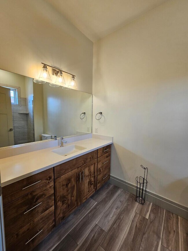 Building Photo - 876 S Lincoln Ave