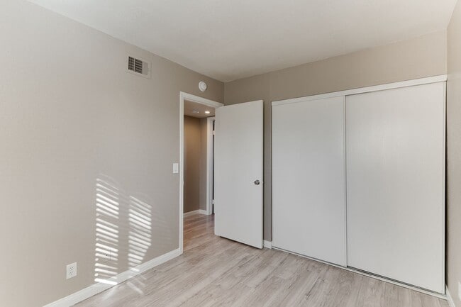 Building Photo - HOUSING CHOICE VOUCHER APPROVED! Modern Comfort in a Charming 2-Bed, 2-Bath Upstairs Unit!
