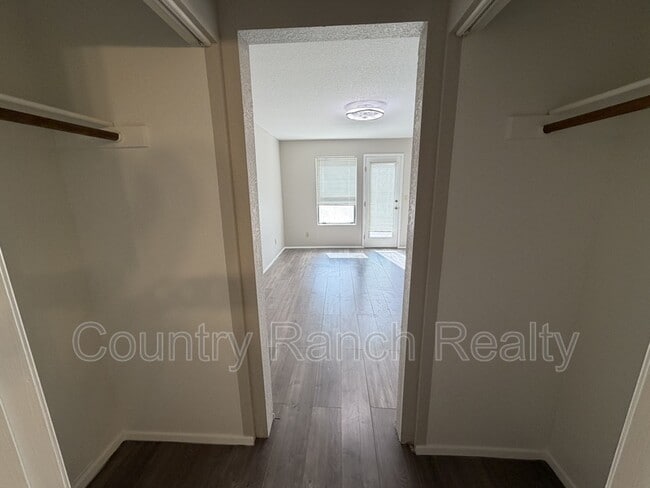 Building Photo - 2899 Country Club Dr