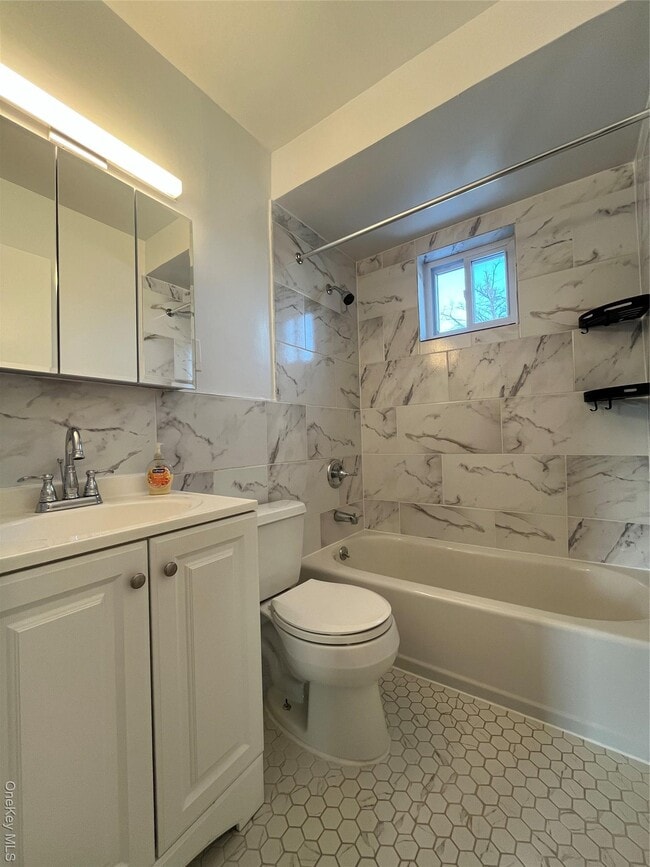 Building Photo - 75-50 Furmanville Ave