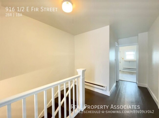 Building Photo - Spacious 2 Bedroom & Bonus Room in Awesome...