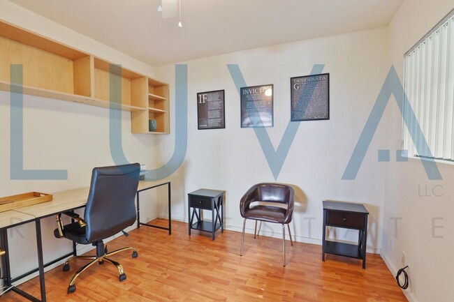 Building Photo - Furnished 2 bed 2 bath w/a bonus room sing...