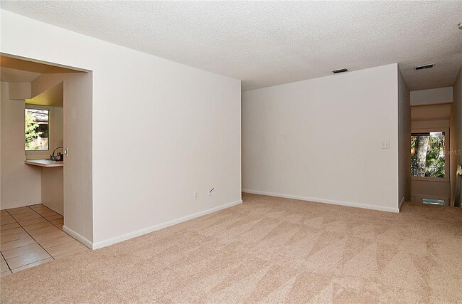 Building Photo - 36 Fairways Cir