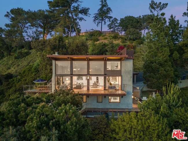 Building Photo - 1735 Summitridge Dr