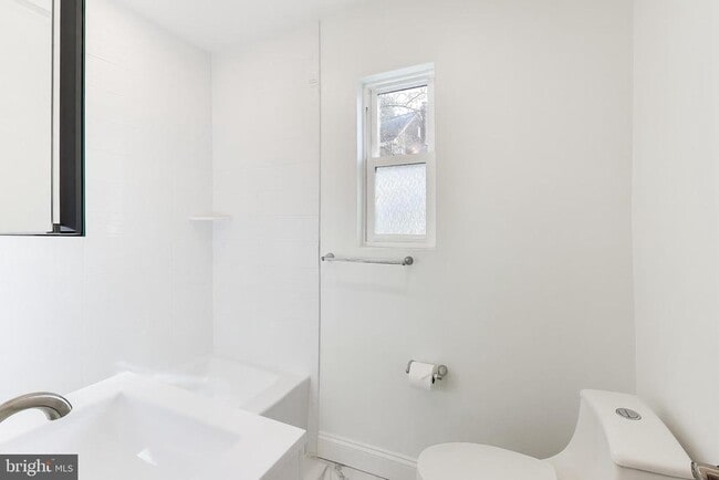 Building Photo - 3405 Carpenter St SE