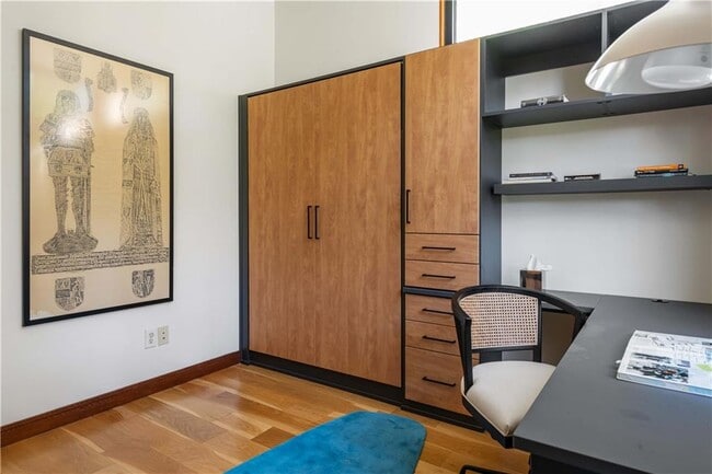 Building Photo - 515 Claire Dr NE