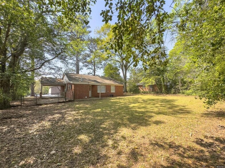 Building Photo - 815 Perry Hill Rd