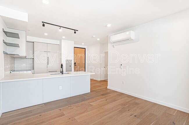 Building Photo - 1601 Park Ave