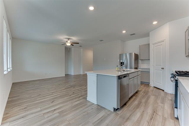 Building Photo - 832 Tulip Ct
