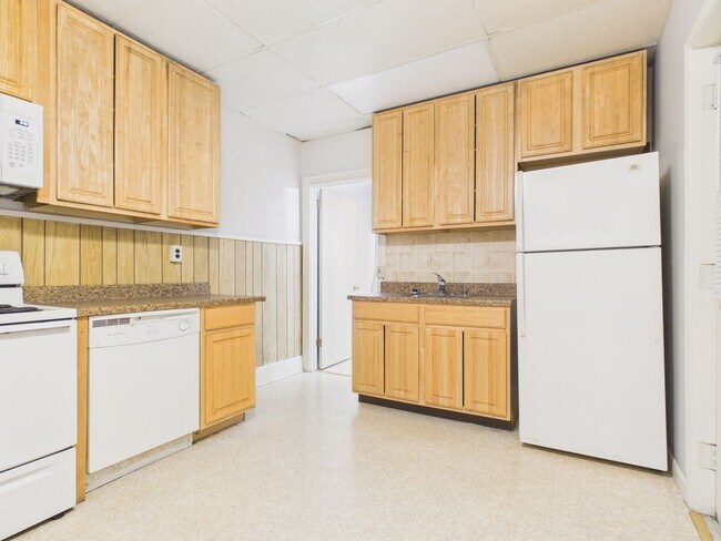 Building Photo - 1924-1926 State St