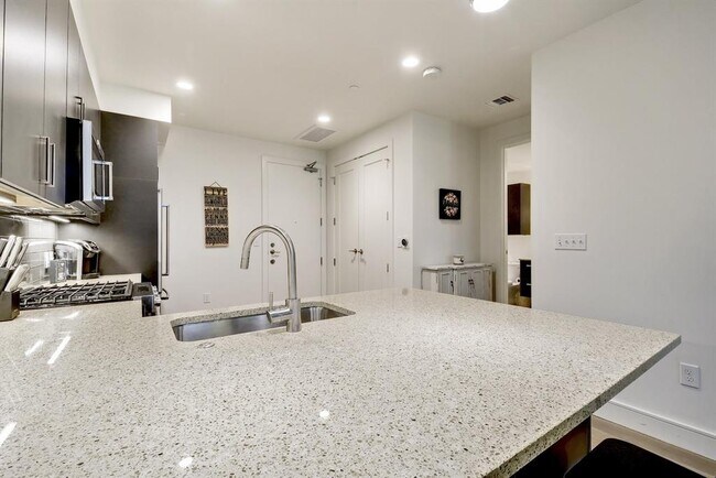 Building Photo - 222 West Ave