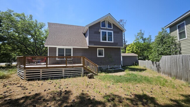 Building Photo - 102 W Windjammer Rd