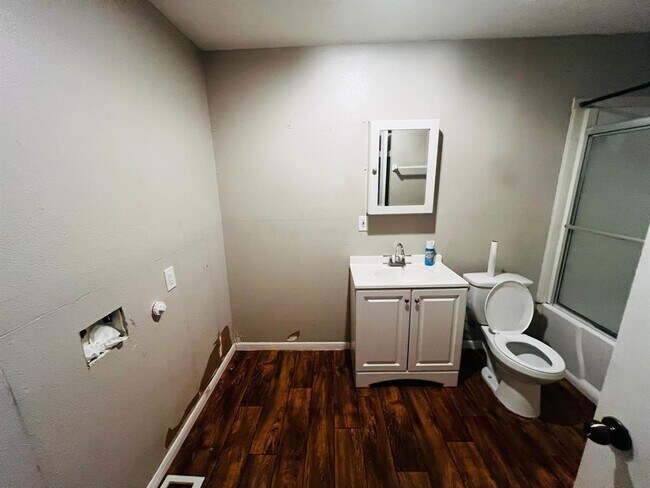 Building Photo - 815 Pennsylvania St