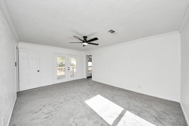 Building Photo - 616 S Rivershire Dr