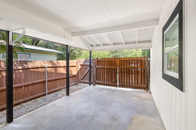 Building Photo - 434 Byrnes Dr