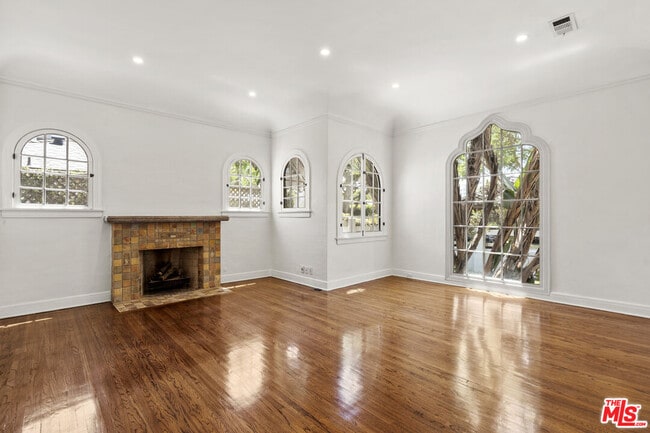 Primary Photo - 448 Westmount Dr
