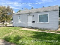 Building Photo - 835 Staeger St