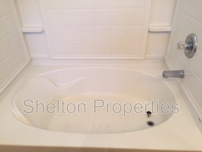 Building Photo - 14787 W Columbine Dr