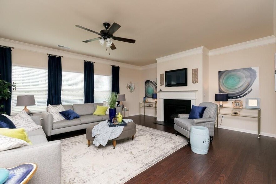 Building Photo - 1856 Hanover W Dr