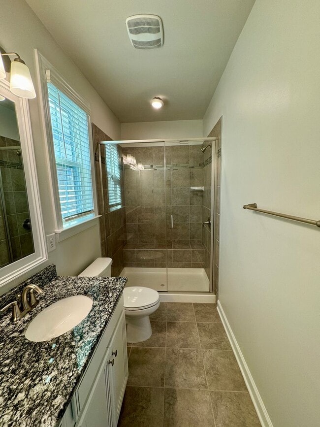 Building Photo - Beautiful 3BR/3.5BA Townhome in Rea Farms