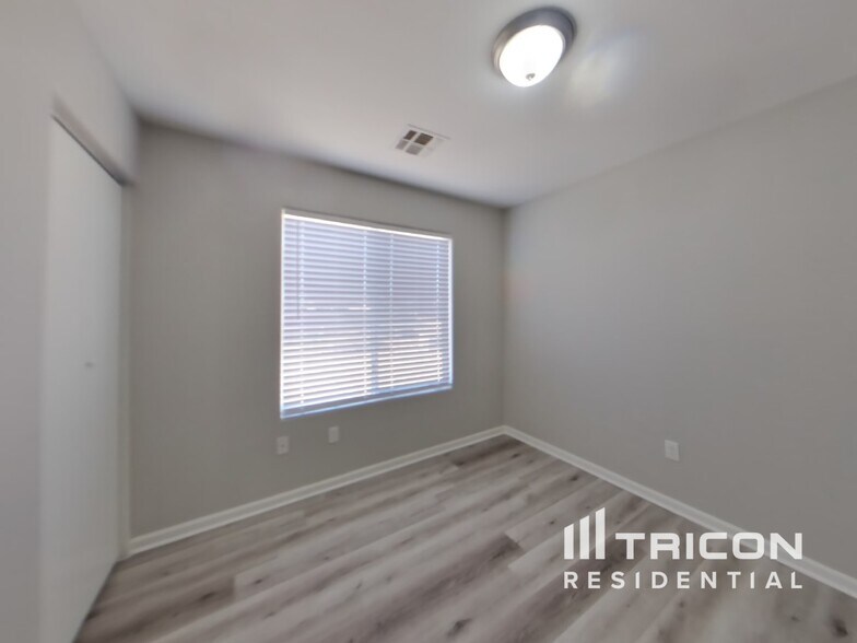 Building Photo - 12723 W Jenero Dr