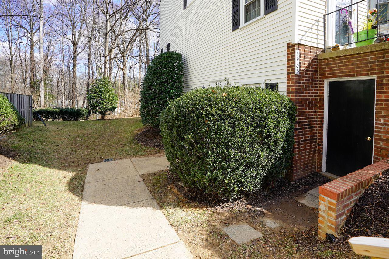 Building Photo - 5905 First Landing Way