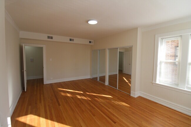 Building Photo - 6307 N Mozart St
