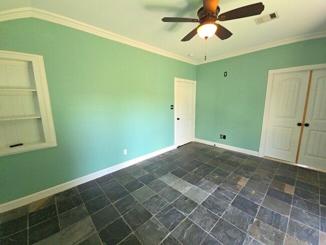 Building Photo - 254 Debbie Ln