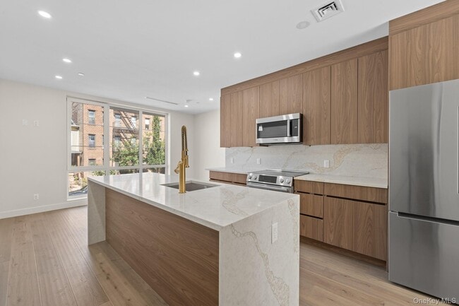 Building Photo - 312 Fenimore St